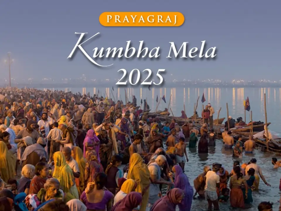 Twilight crowd of pilgrims bathing at Prayagraj’s Triveni Sangam during Kumbh Mela 2025, boats anchored